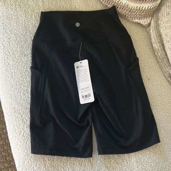 CRZ YOGA Biker Shorts 8 Inches - High Waisted Side Pockets, Black, Size XS, NWT - Picture 4 of 7